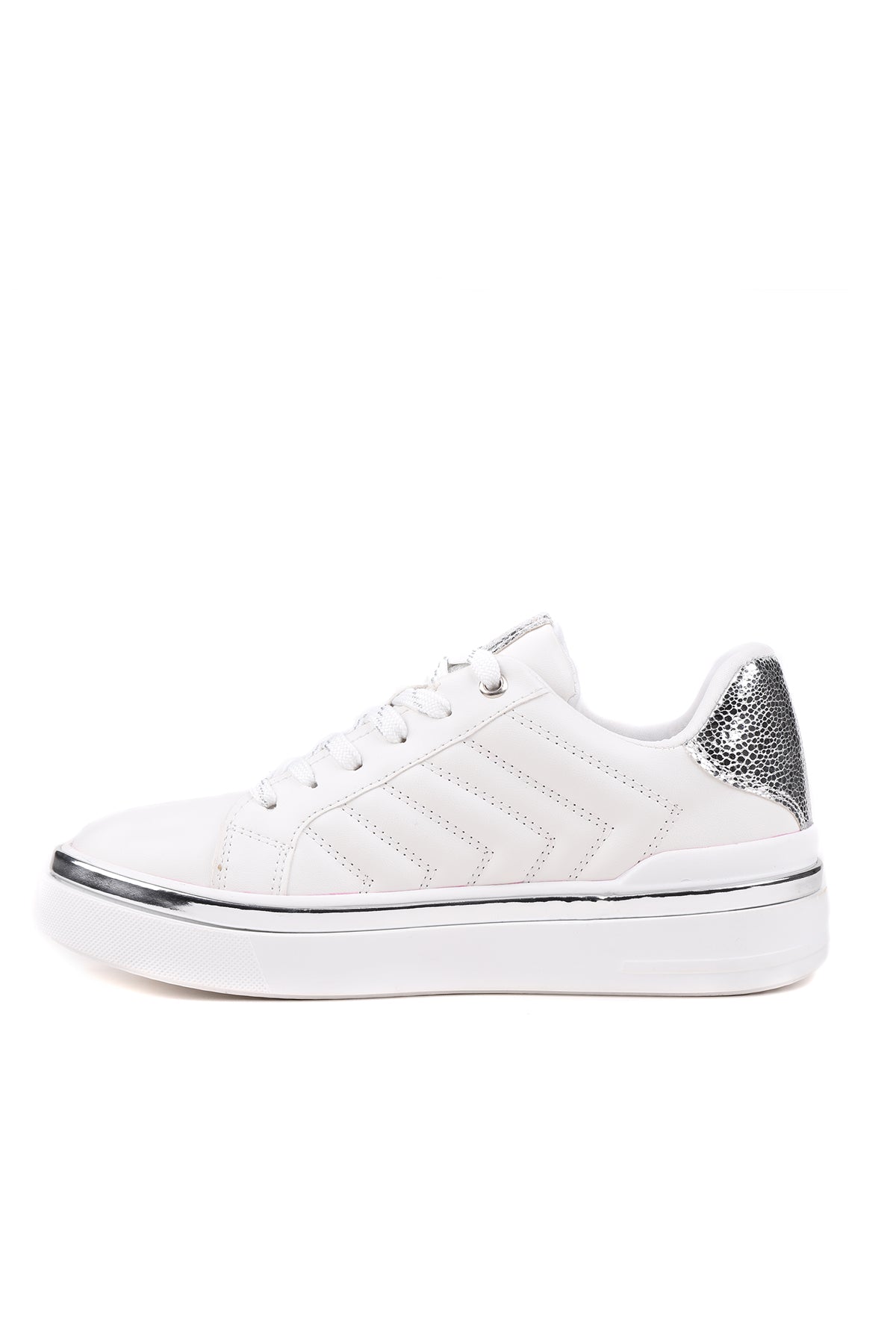 Beyaz kadın sneaker STATO Nova yakın çekim