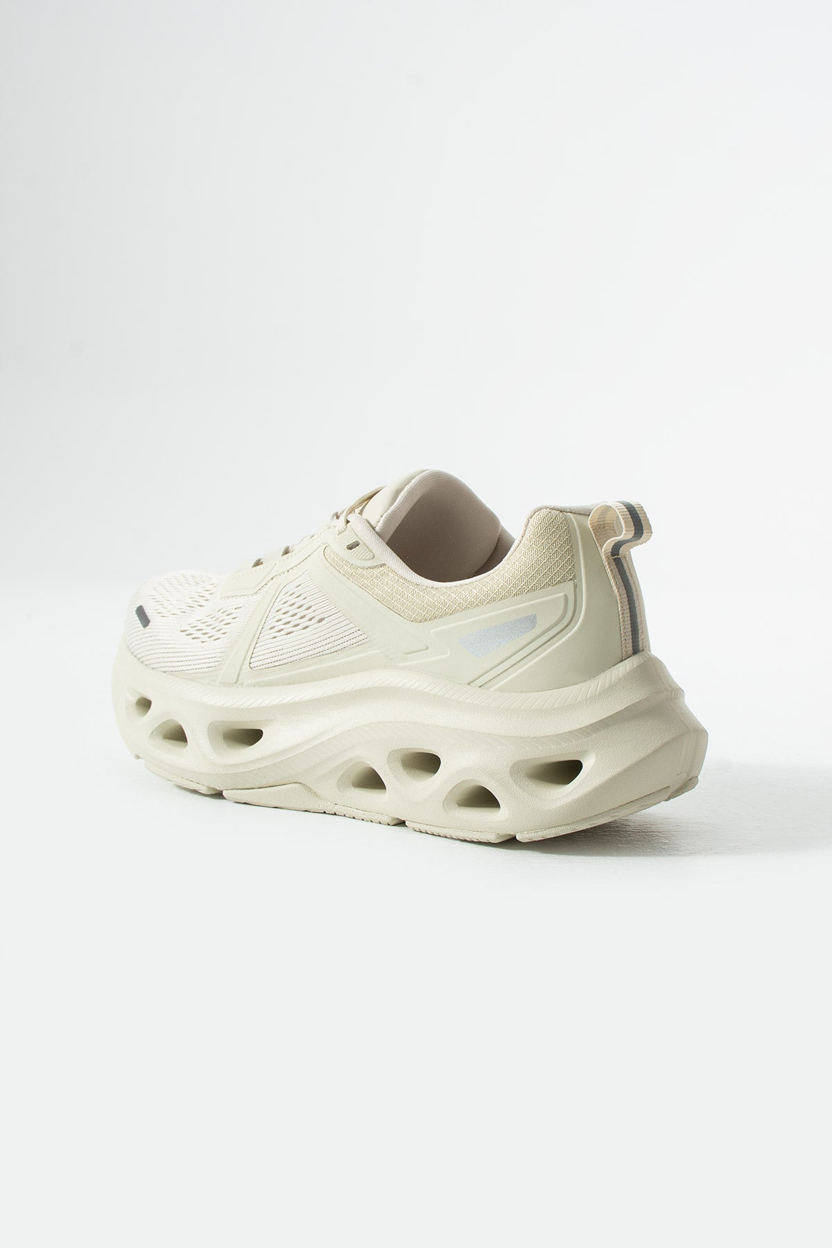 Bej kadın sneaker STATO yakın çekim