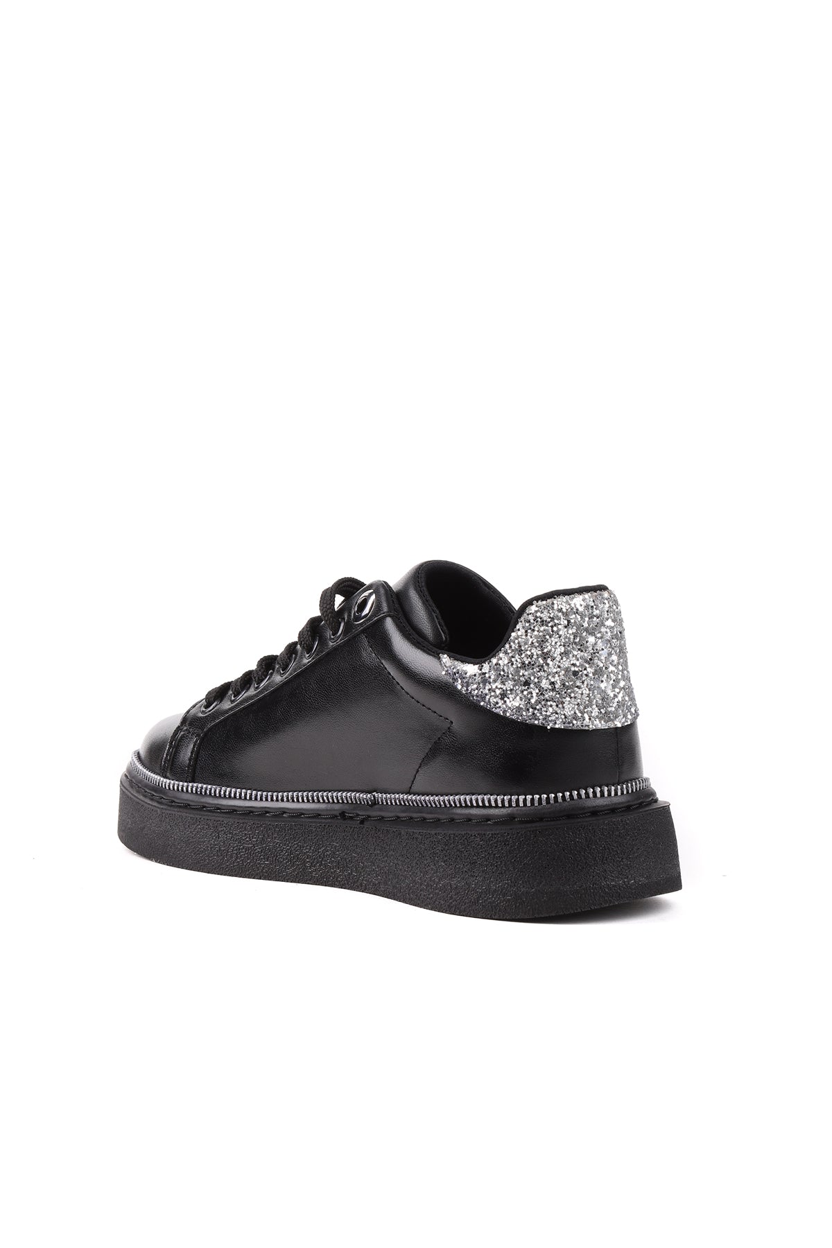 STATO Nexo siyah yıldız detaylı sneaker kombin