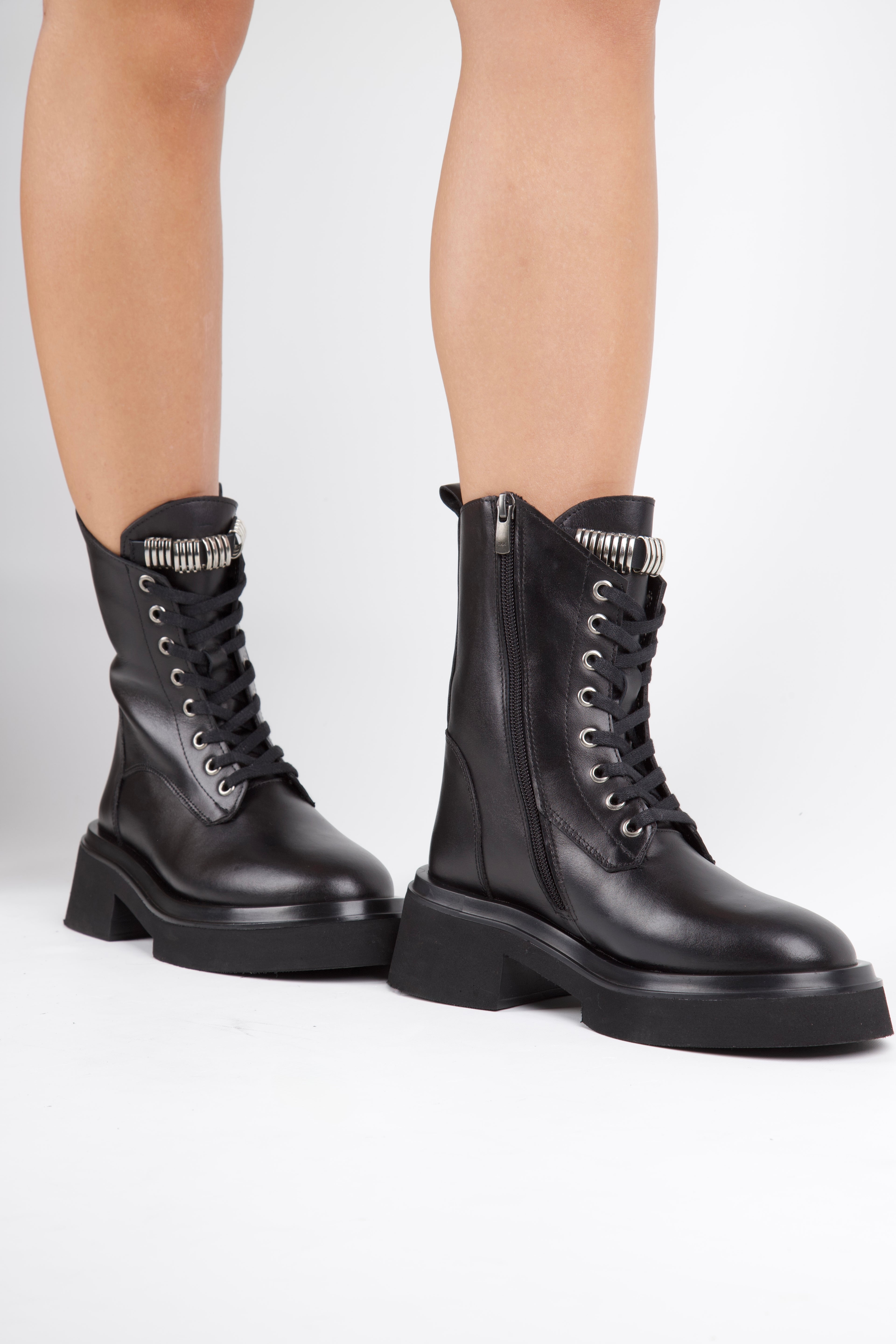 Stato - Siyah Hakiki Deri Fermuarlı Kadın Postal Bot