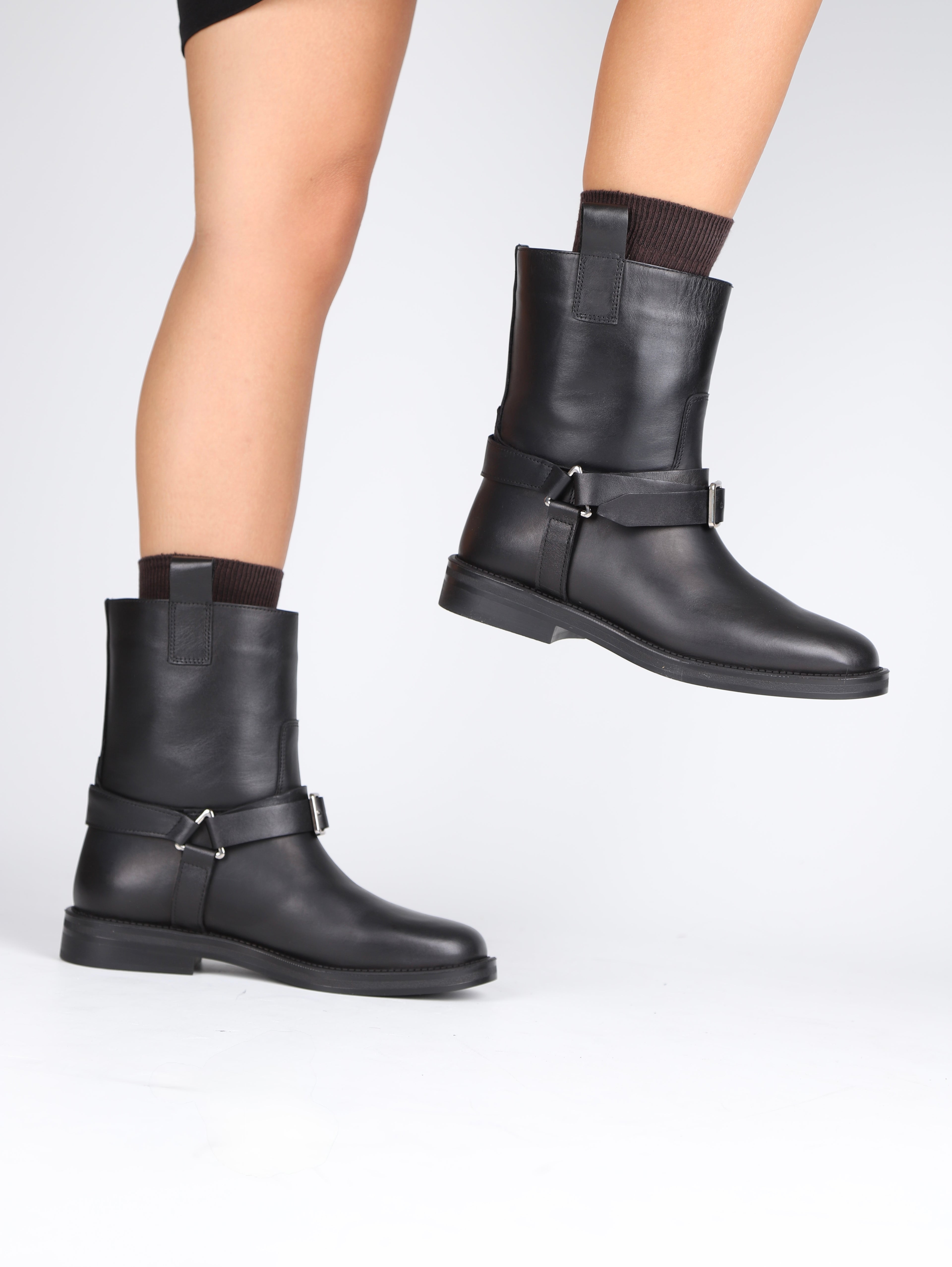 Stato - Siyah Hakiki Deri Fermuarlı Kadın Postal Bot