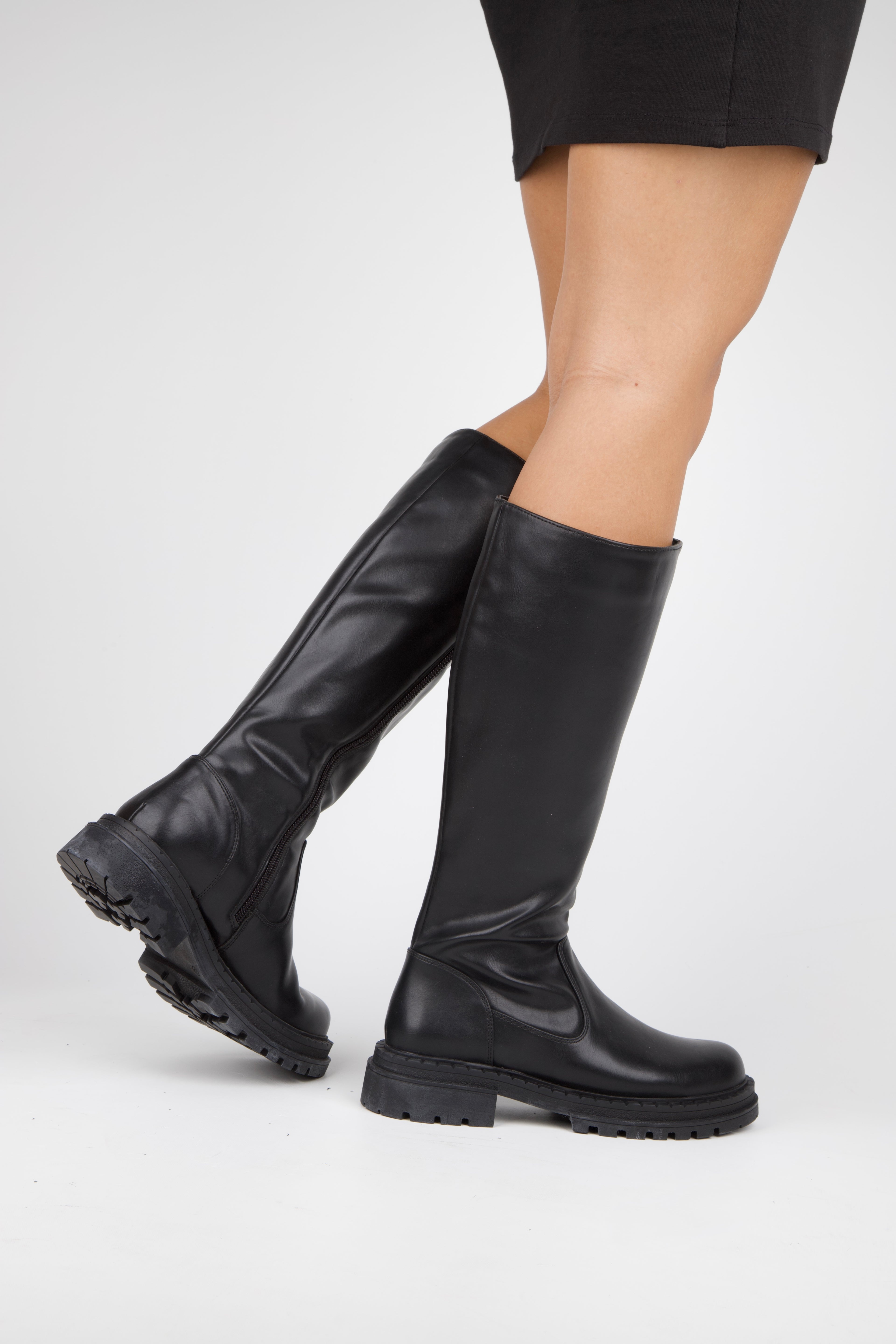 25-1411 Kadın Siyah Çizme