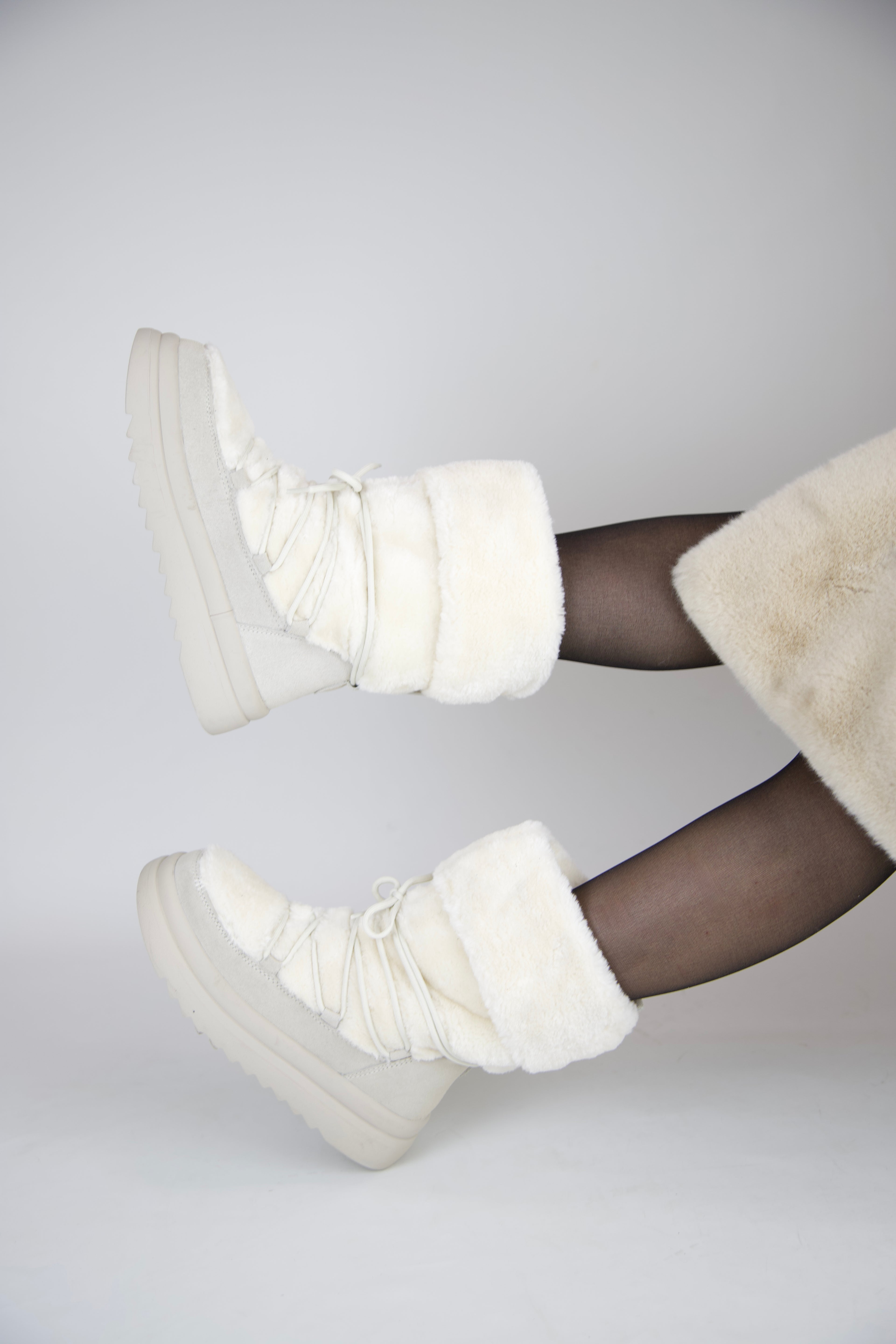 Stato Hakiki Süet Deri Kadın Bot Beyaz