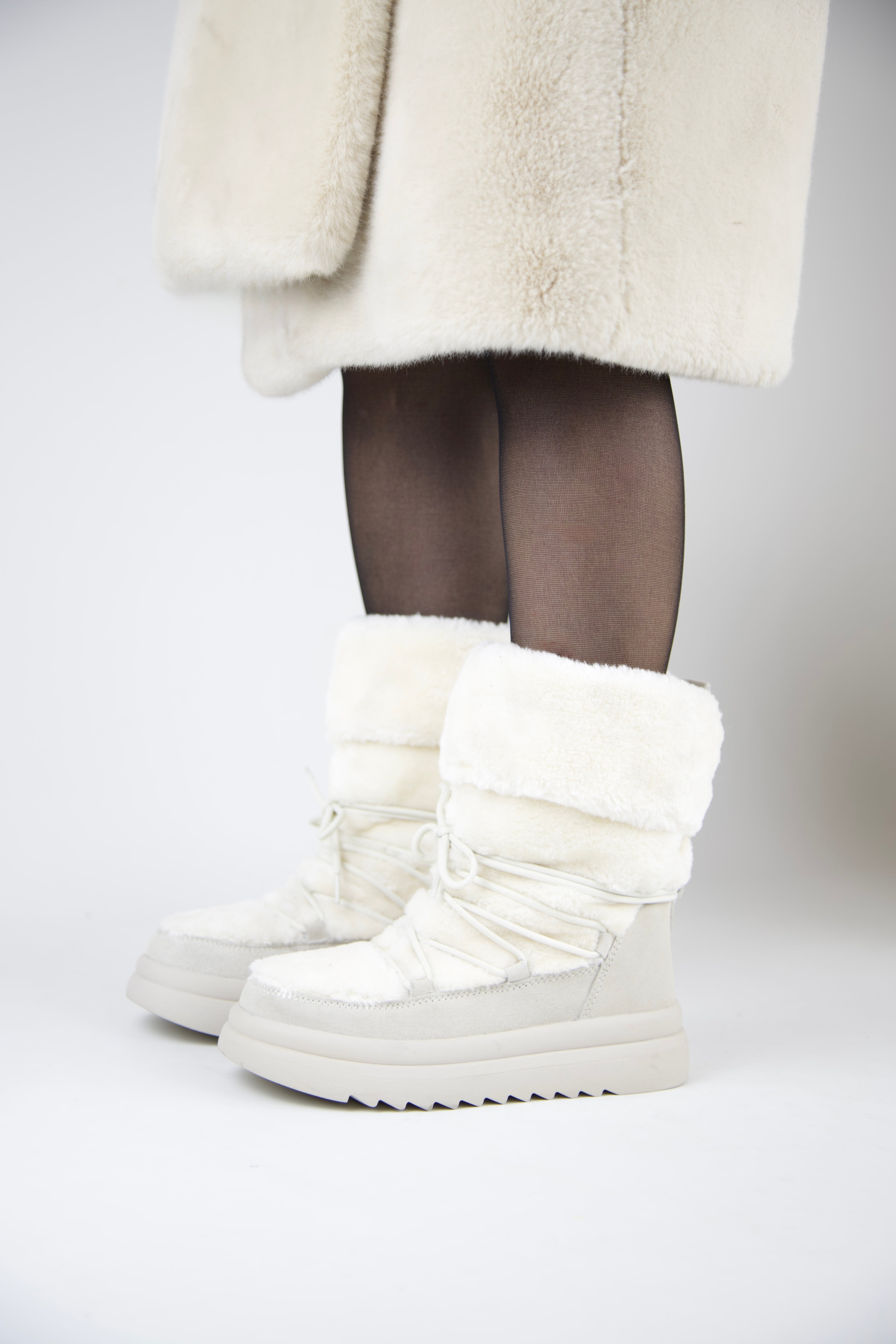 Stato Hakiki Süet Deri Kadın Bot Beyaz