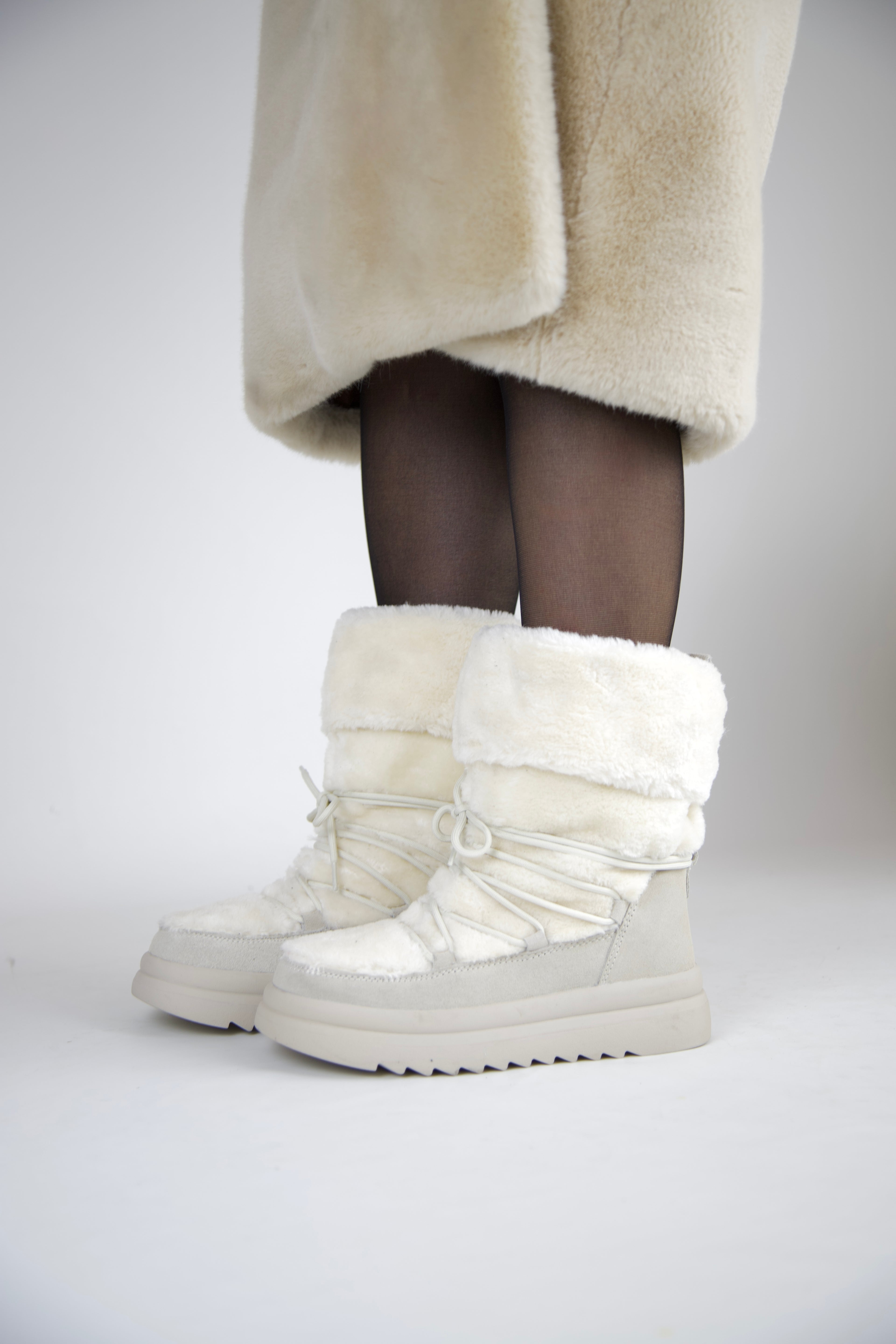 Stato Hakiki Süet Deri Kadın Bot Beyaz