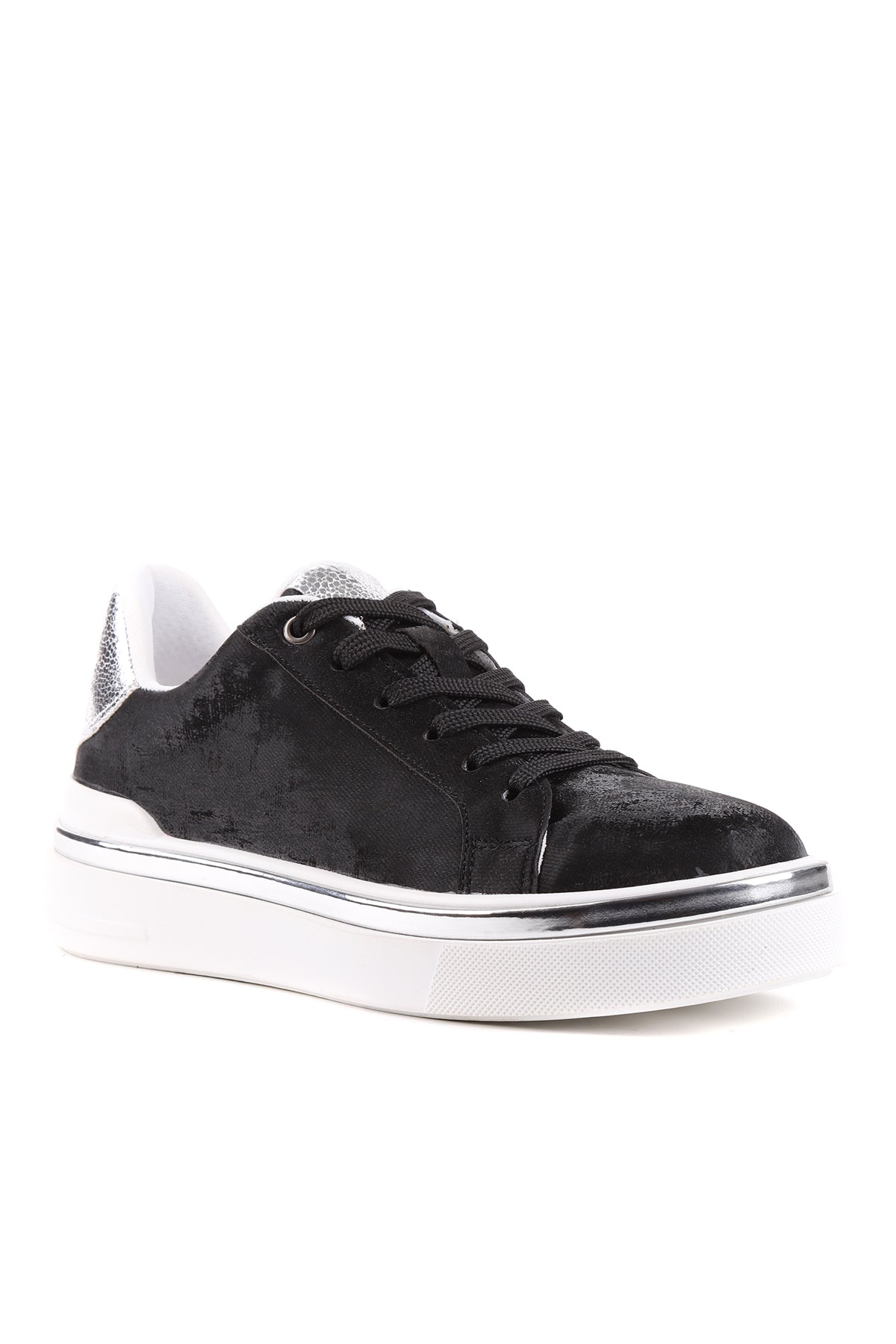 STATO Sorel sneaker siyah kombin görünümü
