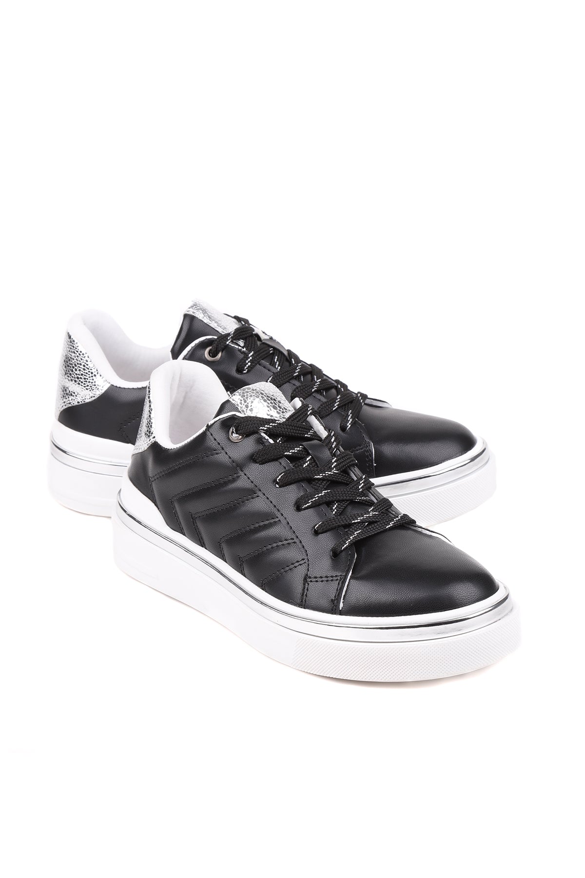 Stato Nova Kapitoneli Gümüş Detaylı Beyaz Kadın Sneaker