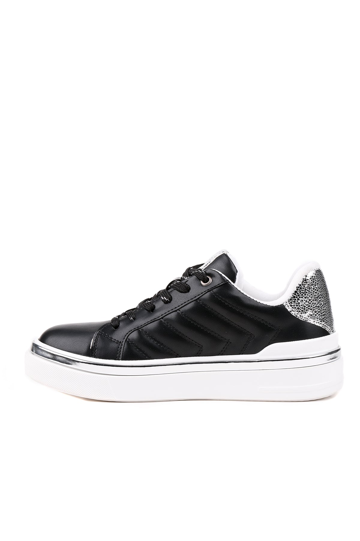 Siyah kadın sneaker STATO Nova yakın çekim
