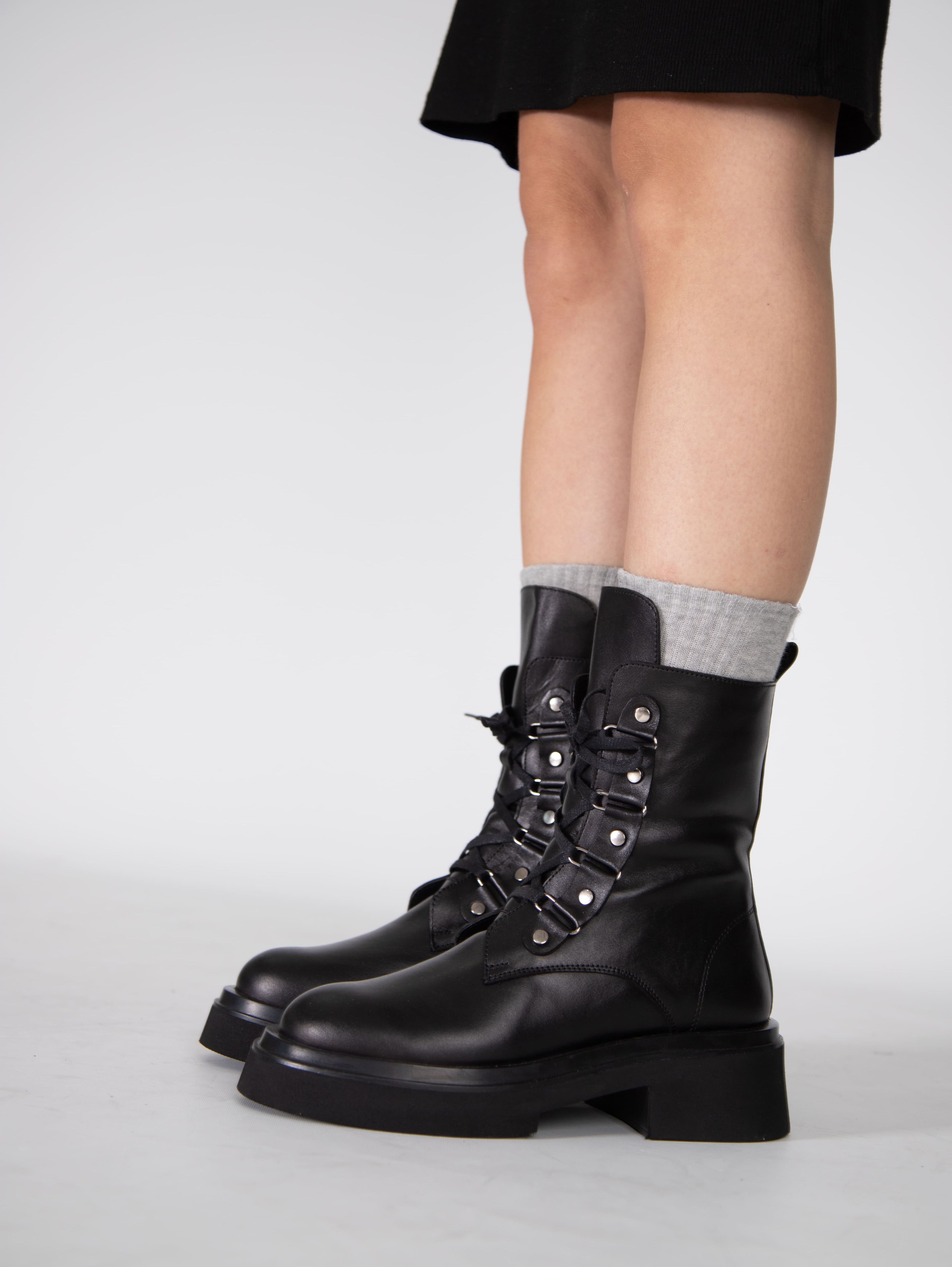 Stato - Siyah Hakiki Deri Fermuarlı Kadın Postal Bot