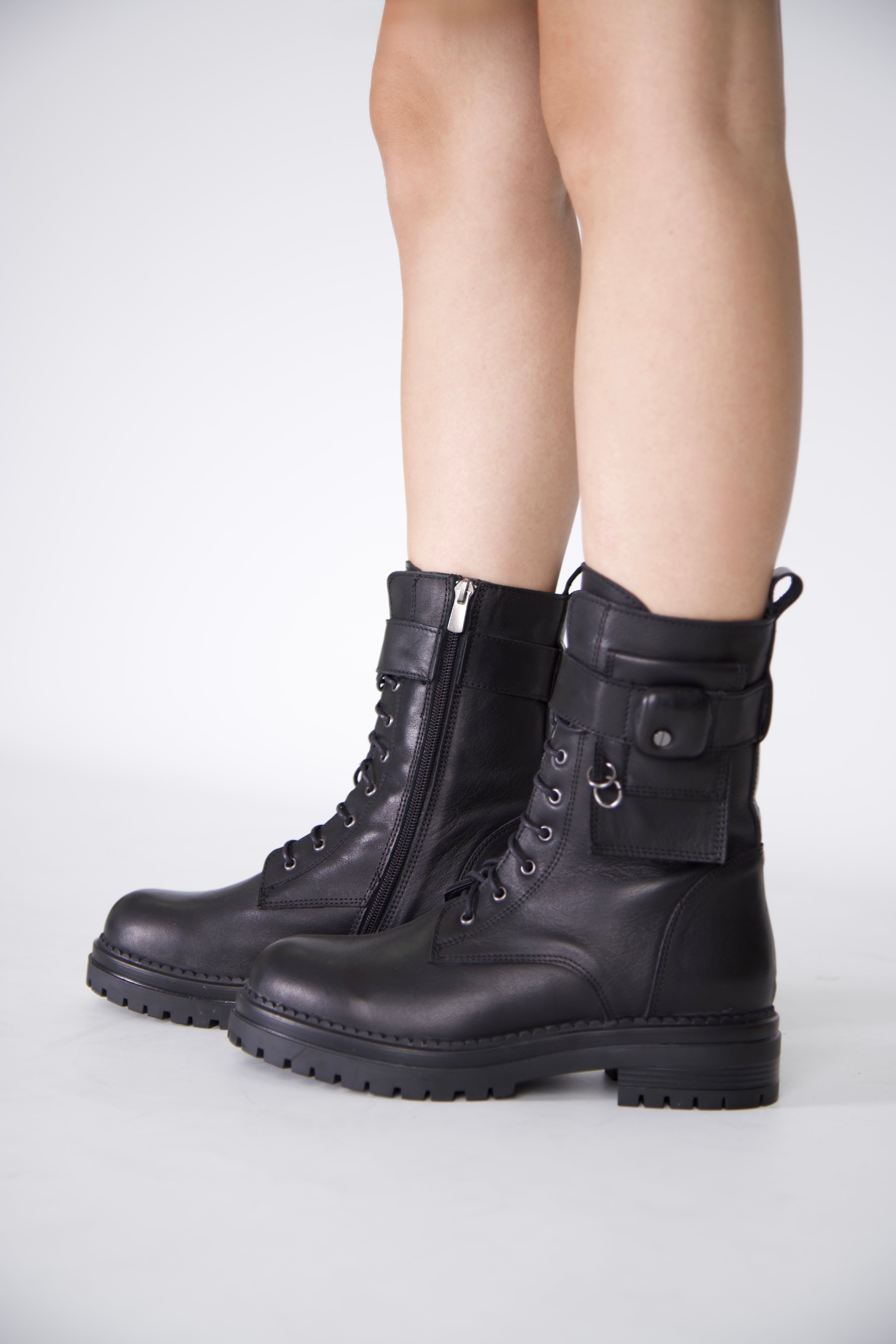 Stato - Siyah Hakiki Deri Fermuarlı Kadın Postal Bot 25-4692